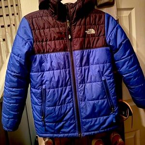 Youth medium North Face Coat.  Fur lined.